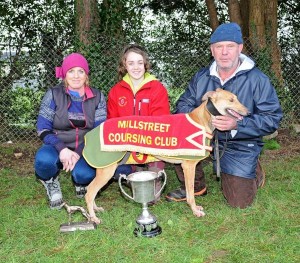 2012-01-05 Coursing - Mary, Chloé and Teddy Collins with Come On Bella, Oaks Trial Stake winner 02