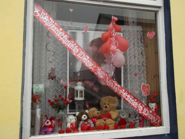 Pat Randles always creates wonderful window displays for the various annual occasions including St. Patrick's Day, Easter and the like.   Here we view the superb St. Valentine's Day display at the Minor Row setting.   And below we have the marvellously colourful presentation at Garden of Eve Florists in Main Street, Millstreet.  (S.R.)