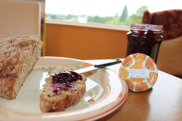 1Fresh Apple and Blackberry Jam 2013 -800