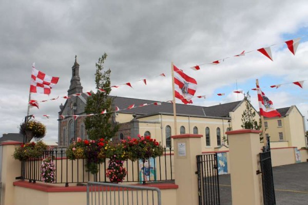 The uplifting support for Cork and Mark is evident in West End and at Main Street as illustrated in these images.  However the following comment from Millstreet's G.A.A. Denis Hickey requests as much local support as possible.  Denis comments:  It is exactly 40 years since Millstreet had anyone involved in All Ireland Senior Final,walking through Millstreet this morning you would hardly know that Cork were in the final.It's a great honour for the town to have someone involved in the final. People of Millstreet show some pride in our town and paint the town red and white and let's get behind Mark and The Rebels." Click on the pics. to enlarge.  (S.R.)