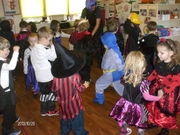 9Halloween 2013 at Rathcoole Playschool-800