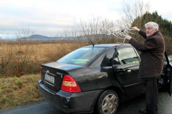 Dan Joe Kelleher of LTV checking the reception near Knocknaloman, Rathmore with Clara Mountain in the distance.   Click on the images to enlarge.  (S.R.)