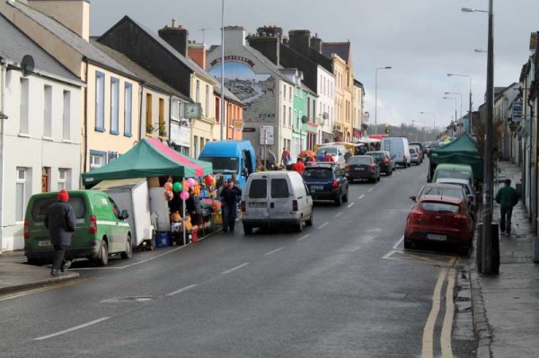 The tradition of Millstreet March Horse Fair continued on Sunday, 2nd March 2014 in mixed weather conditions but maintaining the very special atmosphere where friends meet and enjoy the colourful event.   Here we share the first selection of our visit to the Fair.  Click on the images to enlarge.  (S.R.)