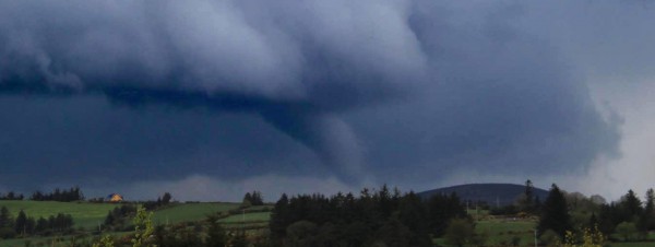 2014-04-27 Funnel over Clara Mountain - by Ola Cashman - taken from Millstreet Country Park 02 - darker sky