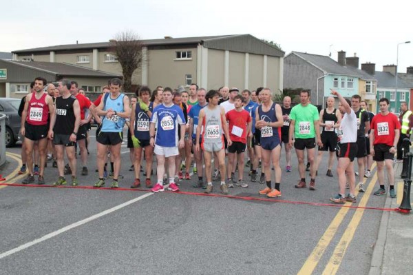 Some 52 very fit athletes  participated in this evening's annual Clara Mountain Run where running conditions were good and the weather held relatively fine.   Here we feature the first of our uploads of the important event.  We view an inspiring 11 year old and his father from Cork who took part in an inspiring manner and we meet athlete supreme, Tim O'Donoghue from East Cork who won the race in an excellent time...well under 30 minutes!  Click on the images to enlarge.  (S.R.)