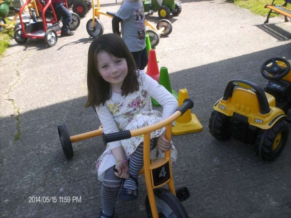 10Enjoying the Sunshine at Rathcoole Playschool 2014 -800