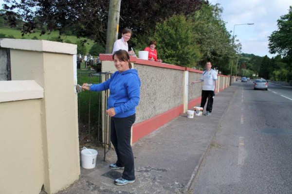 Lots of wonderful activity by volunteers at the moment enhancing the Tidy Towns efforts during this excellent Summer weather.  Supervalu Millstreet has sponsored lots of the very colourful flowers.  Click on the images to enlarge.  (S.R.)