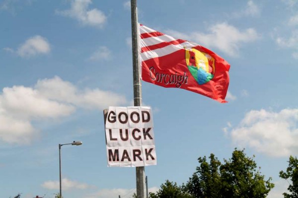 On a visit this evening to Old Coach Avenue and Old Coach Drive where Sportsman Supreme, Mark Ellis resides I met with some of his many enthusiastic neighbours who have shown their sincere support in the many Cork flags and signs displayed so colourfully.  Mark's great influence on young sports people was also in evidence.  Click on the images to enlarge.  (S.R.)