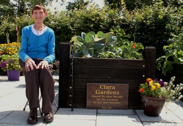 2Julia Murphy & her magnificent Clara Garden 2014 Plaque-800