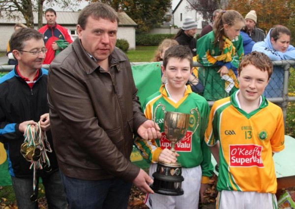 IMG_9121_rsz Alan Kelleher presents the Connie Kelleher Cup