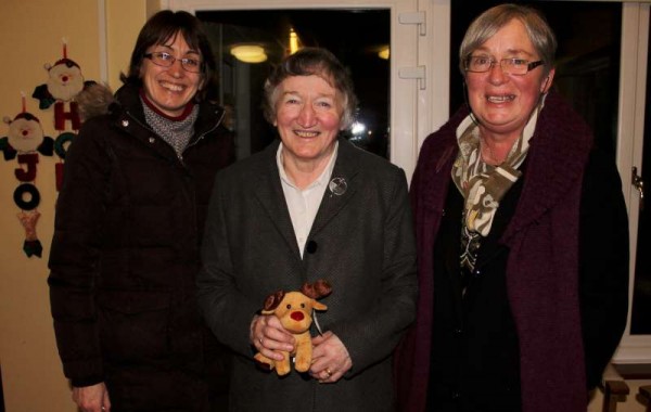 Margaret McCarron, Bandon and Cullen (centre) shared some 21 superb musical gems in her selection for Friday's Millstreet Gramophone Circle presentation before a capacity audience including a number of new attendees. Con Kelleher of Cloghoulabeg, Millstreet will present  on Friday, 16th January 2015.   Click on the images to enlarge.  (S.R.)