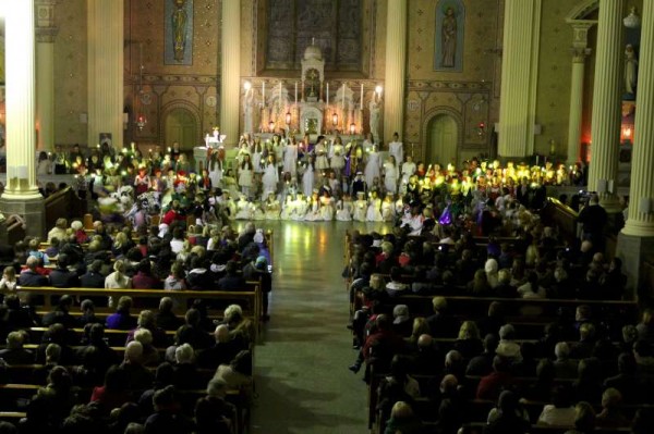 Presentation N.S. truly impressed the capacity congregation at St. Patrick's Church on Monday night with its wonderfully superb production of  its Christmas Nativity Play.  The dedicated practices (see picture below) resulted in a most memorable exquisite presentation of the Christmas Story.   having so many children marvellously involved in the Play is no small achievement and required lots of careful coordination by the Principal and Staff.   Click on the images to enlarge.  (S.R.) 