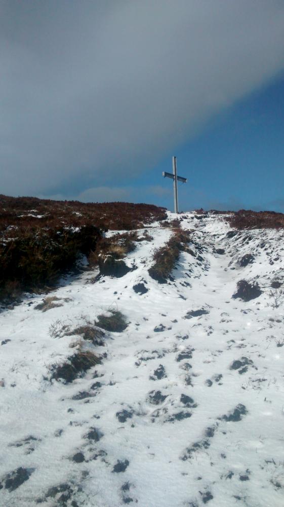 2015-03-02 Top of Clara in Snow 04 - Path nears the cross on top