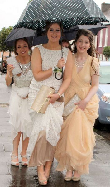 Despite the rather inclement weather the enthusiastic young people were in wonderful spirits as they arrived at the coaches before leaving for their Debs Ball in Cork.  Click on the images to enlarge.  (S.R.)