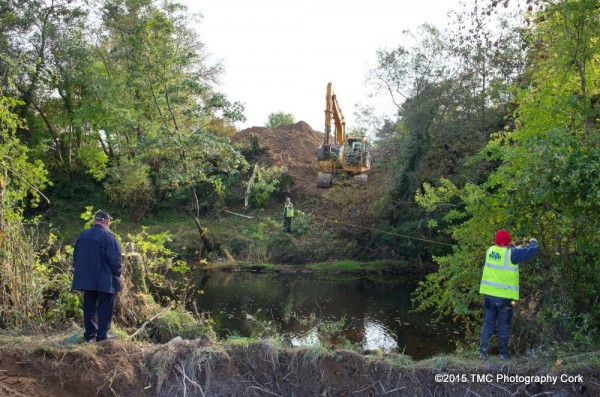 2015-10-08 Ground work begins for the bridge over the Boeing 11