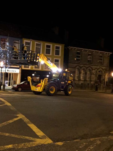 2015-12-01 Putting up the Christmas Lights 1651