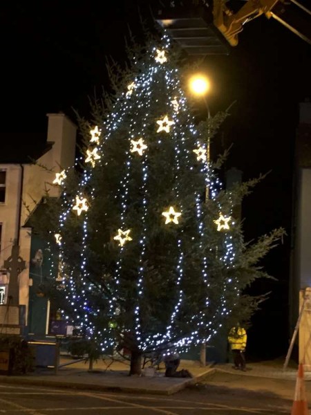 2015-12-01 Putting up the Christmas Lights 1653