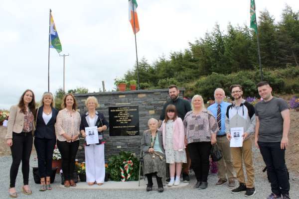 Blessed with perfect weather on Sunday at 2pm a most impressive ceremony was held at Mushera - near The Kerryman's Table - honouring the famous "Bard" with the unveiling of a magnificent plaque. We recorded the very historic event for LTV2 Millstreet and for Cork Music Station. Click on the images to enlarge. (S.R.)